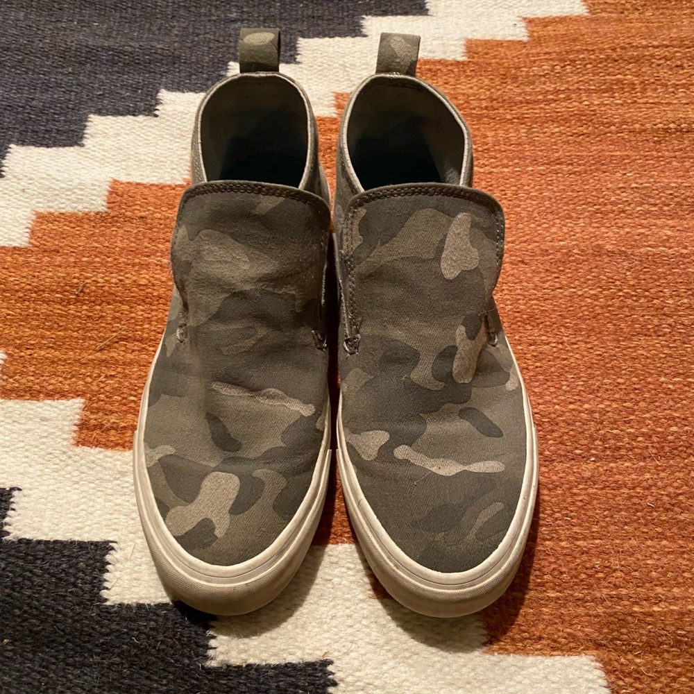 SeaVees women’s slip-on sneakers size 9